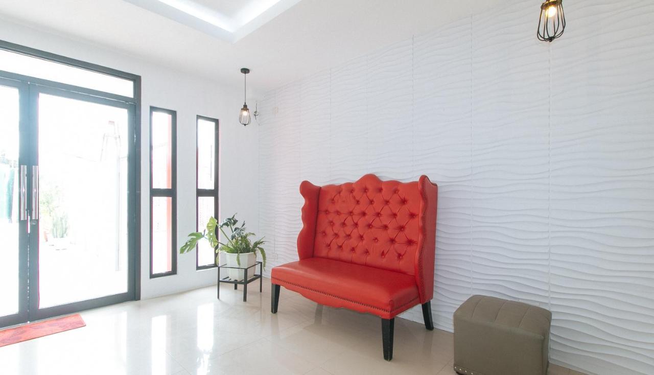 Reddoorz Plus At Dbuilders Poblacion Bgc Taguig Zewnętrze zdjęcie